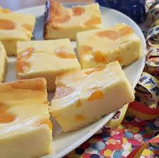 Quark schmand kuchen mit mandarinen mandarinen schmand kuchen ein klassiker so lecker duration. Schneller Kasekuchen Mit Mandarinen Vom Blech Und Noch Mehr Kuchen Kerstin Und Das Chaos