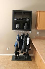 Epingle Par Oceane Sur Moto Porte Casque Moto Garage De Moto Deco Maison Design