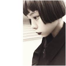 おにょさんはinstagramを利用しています 年明け前にソウさんと撮影 後ろ刈り上げちゃん 撮影なのに好きな髪型にしてくれるのがとっても嬉しい いつもいつもありがとうございます 眼鏡女子 ボブ 刈り上げボブ 刈り上げ おかっぱ 個性的 ヘア