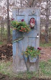 Diy Ideas For Vintage Garden Decoration With Old Things Diy Garden Decor Garden Projects Garden Art