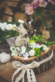 Hase Auf Baumscheibe Mit Blumen Osterdekoration Ostern Deko Osterdekoration Ostern Basteln Holz
