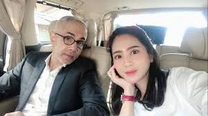 Nama bunga zainal, pastinya tak asing di dunia hiburan. Dicibir Nikahi Kakek Kakek Demi Harta Bunga Zainal Zaman Sekarang Realistis Di Dunia Butuh Uang Era Id