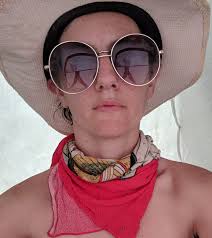 GAY NONBINARY INTERSEX FIZZ IS CANON TO ME