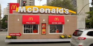 The entire drive thru is set on a timer around 3 minutes anything over that counts as a bad order and the car needs to be held before then. Mcdonald S Built A Drive Thru That Ludicrously Drives To You