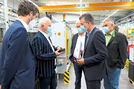Check spelling or type a new query. Industrie Meistert Herausforderungen Thorsten Frei Besucht Die Burger Gruppe In Schonach St Georgen Triberg Umgebung Schwarzwalder Bote