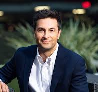 10 Examples of LinkedIn Headshots in 2025 | Portrait Pal