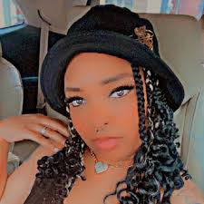 Demetrius Queen's Instagram, Twitter & Facebook