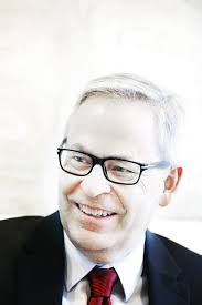 Kjell Norman styr över sjukvården