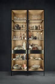 Designer vitrinen von internationalen herstellern detaillierte infos hochauflösende bilder cads kataloge händler in der nähe. Beleuchtete Vitrine Mit Glas Fronten Im Vintage Stil Vitrine Regallosungen Modern