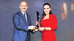 Buket aydın kimdir, nereli kaç yaşında, boy kilo sevgilisi. 8 Ay Icinde Kanal D Nin Baskani Olan Buket Aydin Kimdir Haberler Magazin