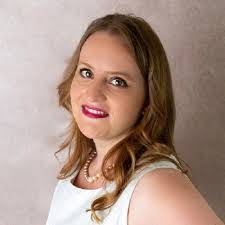 Carol Bettencourt's Instagram, Twitter & Facebook