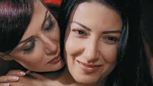 مشهد الشذوذ الجنسي بين سمية الخشاب وغادة عبد الرازق تم تفسير هدفه أخيراً!  (فيديو)