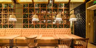 Önceki restoran iş öğle yemeği ve akşam yemeği için iyi bir yer. Caju By Joseph Hadad Braseria Unde Te SimÈ›i Ca AcasÄƒ Fine Society