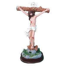 A crucificação de jesus foi feita no mesmo dia que outros dois criminosos também estavam sendo crucificado e jesus ficou no meio dos dois, na cruz. Crucifixo Jesus Crucificado De Mesa 23 Cm Em Resina Armazem Santo Crucifixo Magazine Luiza