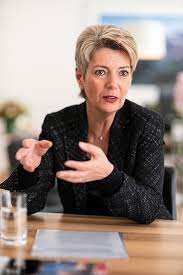 Sie sei lockerer geworden, sagte sie kürzlich im gespräch mit der schweizer illustrierten. Karin Keller Sutter Wikipedia