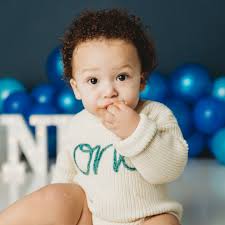 Celebrating first birthdays with my clients never gets old! This little bug  was so darn happy and absolutely loved to dance! Not to mention he really  loved knocking over my big ONE