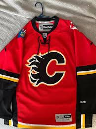 All of these calgary flames jerseys, as well as the other hockey throwback jerseys offered through our website, meet the highest standards of durability and authenticity. Reebok Calgary Flames Men S Medium Jersey Hockey Apparel Jerseys Socks