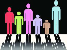 Technically, one would qualify to malaysian citizenship, although there are many reports that children to malaysian mothers don't get citizenship easily. 7 000 Indians Get Malaysian Citizenship Mic President The Economic Times