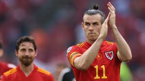 1 peinados y cortes de cabello gareth bale 2021. Bale Walks Off After Real Madrid Star Asked If He Has Played Last Game For Wales After Euro 2020 Defeat By Denmark Goal Com