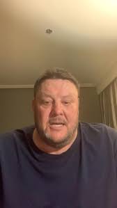 Beställ en personlig video från Glenn Lazarus