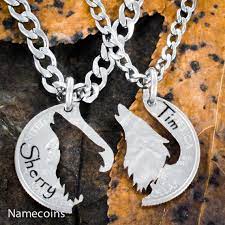 Howling Wolf Couples Necklaces For 2 Custom Engraved Names Etsy Couple Necklaces Wolf Jewelry Necklaces Bff Necklaces