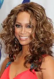 The loose, thick, side braids help bring details to the feminine and romantic up style full of delicate curls. 30 Best And Easy Curly Hairstyles For Women Styles At Life