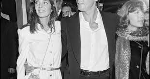 Le battant réalisé par alain delon avec alain delon, françois périer, pierre mondy plus. Archives Anne Parillaud Alain Delon Et Romy Schneider Lors De La Premiere Du Film Pour La Peau D Un Flic A Paris En 1981 07 09 1981 Paris Purepeople