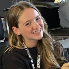 Stephanie Ingold's Instagram, Twitter & Facebook