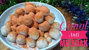 Jajanan khas bandung ini umumnya di jual di pinggir jalan dengan taburan atau topping aneka rasa yang membuat cimol. Resep Cimol Anti Meledak Dengan Bahan Seadanya Resep Makanan Resep Sederhana