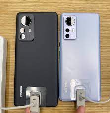 Xiaomi 12 Pro and Xiaomi 12 side-by ...