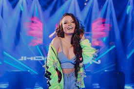 Ela é capriconiana, tem 18 anos, tem 1,53, ela é atriz e cantora, alegre. Larissa Manoela Sobre Chegada Dos 20 Anos Voces Nao Estao Preparados Para Essa Conversa Quem Quem News