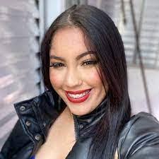 Jana Silva's Instagram, Twitter & Facebook