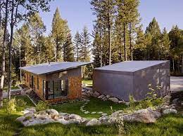 950 Square Foot Guest Cabin In Wyoming Immersed In A Woodsy Setting Small Modern Home Small House Architecture