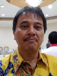 Maaf sekalilagi saya tidak kenal siapa dia, katanya artis sinetron, cuman karena enggak pernah nonton sinetron, jadi memang tidak kenal, ujar roy. Dituding Serempet Mobil Dan Kabur Roy Suryo Ungkap Kejadian Versinya Kumparan Com
