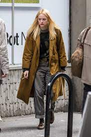 emma stone filming netflix series maniac ケリー フクナガ監督の netflix シリーズの最新作 マニアック を撮影中のエマ ストーン cia movie news エマ ストーン ファッション レディース オスカー女優