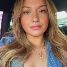 Eliza Eder's Instagram, Twitter & Facebook