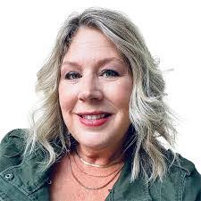 Laurie Chambers's Instagram, Twitter & Facebook