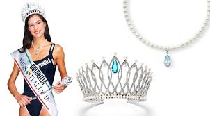 L'esordio di ilary in passerella: Miss Italia Dalle Corone Ai Collier Tutti I Gioielli Della Piu Bella Anno Per Anno Le Foto Moda