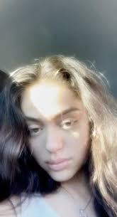 Portrait d'une jeune fille de 10 ans portant un chemisier traditionnel roumain. 9 Meilleures Idees Sur Fille De 16 Ans Fille De 16 Ans Photo Profil Idees De Selfie