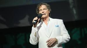 Thomas, interprète de la chanson raindrops keep fallin' on my head, est mort samedi d'un cancer des poumons. Fdtlvcp9akme0m