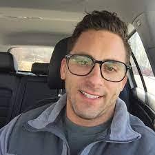 Aaron Strausbaugh's Instagram, Twitter & Facebook