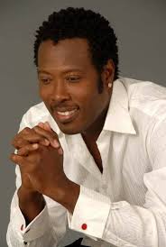 BIOGRAPHIE GAZZMAN COULEUR. Gasman Pierre, mieux connu comme Gazman  Couleur, est né le 22 août, dans Gonaïves. Passionné au sujet de football,  il rêvait de devenir un joueur professionnel, mais une blessure