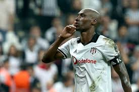 Join the discussion or compare with others! Besiktas Atiba Hutchinson Ile Yollarini Ayiriyor Spor Haberleri