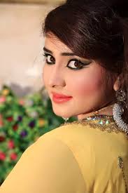 Nadia Gul (@NadiaGulArtist)