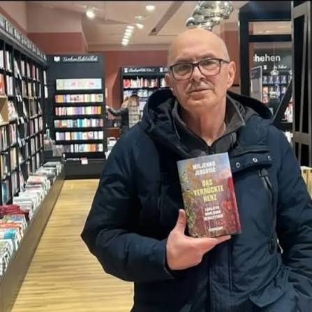 Dokumentarno-dramski program Portret umjetnika – pisac Dragan Marijanović U dolini vranina kljuna – Finale Premijera u četvrtak 24. travnja, u 20 sati i 3 minuta Dragan Marijanović, rođen je u Metkoviću 15.