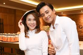 Anh xuất thân trong một gia đình kinh doanh. Hot Má»¹ Tam Yeu Mai Tai Pháº¿n Khiáº¿n Netizen Vo Cung Vui Má»«ng