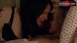 Taylor Schilling Lesbian Sex in Bed – Orange Is The New Black (1:39) |  NudeBase.com