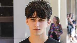 Elliot Muir's Instagram, Twitter & Facebook