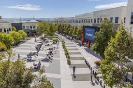 Silicon valley is a region in the southern part of the san francisco bay area in northern california that serves as a global center for high technology and innovation. Facebook Employees Complain About Unequal Treatment Under Covid 19 Fortune
