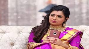 Priya Raman plays a dual role in the daily soap Sembaruthi - Times of India